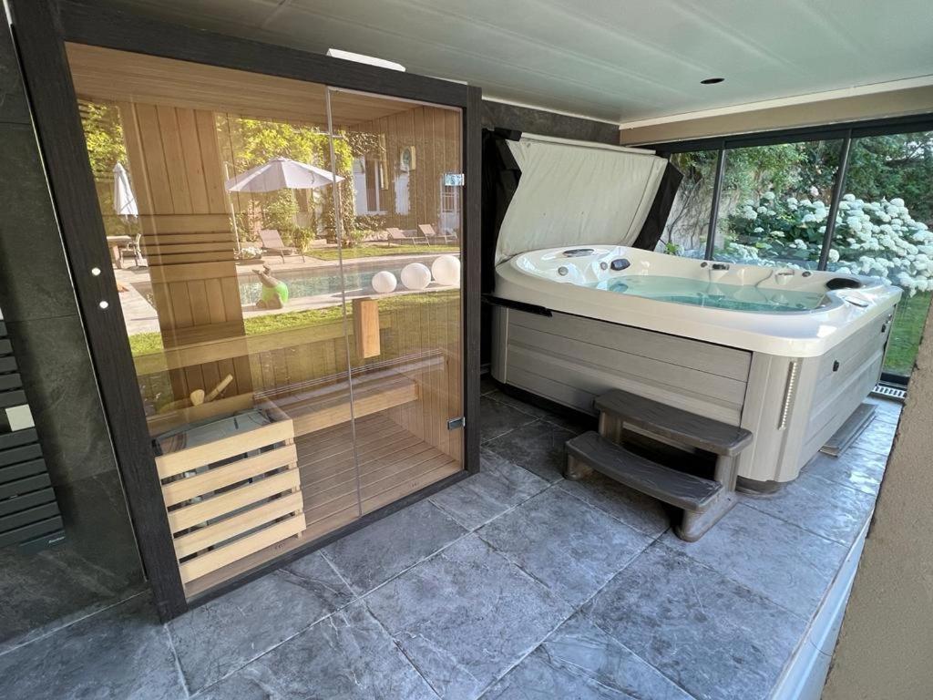 פונטנבלו Demeure Les Aiglons, Chambres D'Hotes & Spa מראה חיצוני תמונה